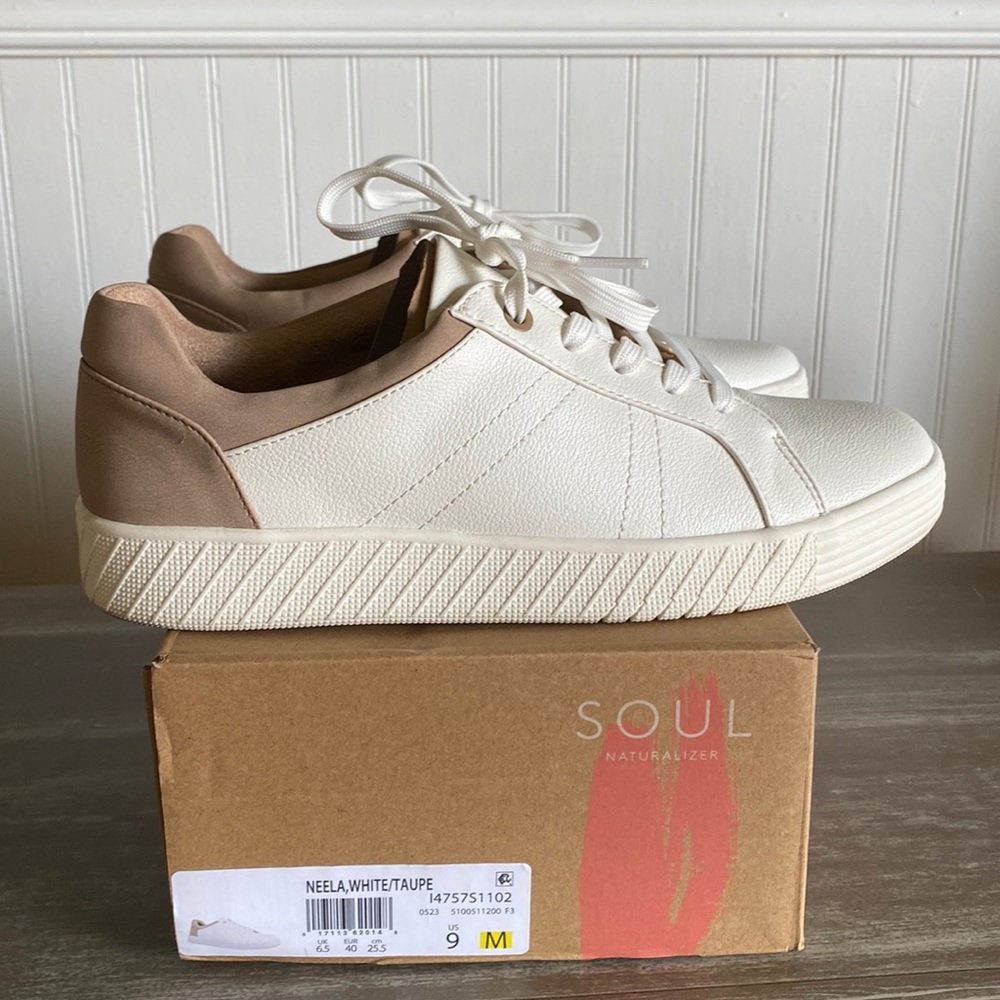 Size 9, Soul Naturalizer Neela, white/taupe worn once.
